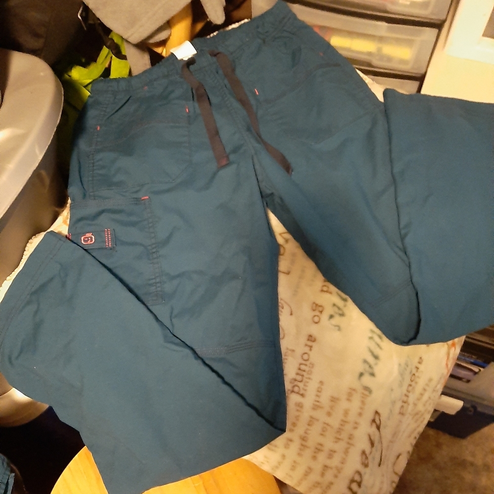 Scrub set